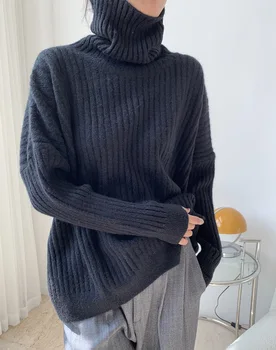 Moteris labai minkštos vilnos ir medvilnės megztinis